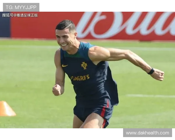 足球明星发型闪电图片展示个性魅力与时尚风潮的完美结合 足球明星发型闪电图片展示个性魅力与时尚风潮的完美结合