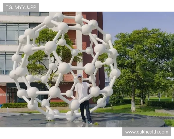 足球明星卡通形象趣味拍照打卡活动引爆球迷热情与创意分享