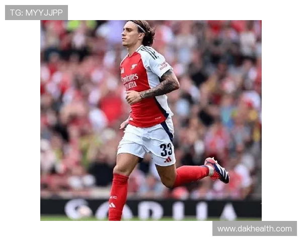 足球明星因跟腱伤病困扰重返赛场的艰辛历程与复苏之路