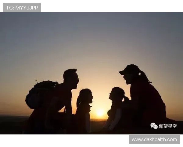 足球明星带娃的独特风格与普通父亲的温馨瞬间对比分析