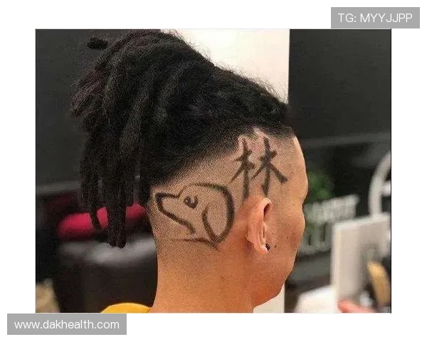 足球明星们的独特头型展示与风格解析让你大开眼界 足球明星们的独特头型展示与风格解析让你大开眼界