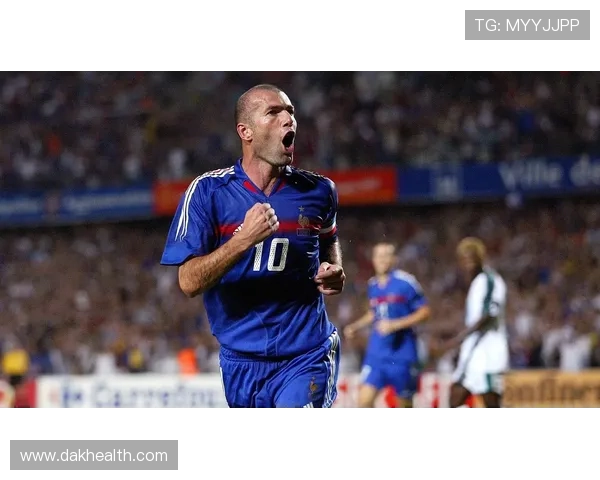 齐达内携足球明星共唱激情之歌展现团结与梦想的音乐盛宴